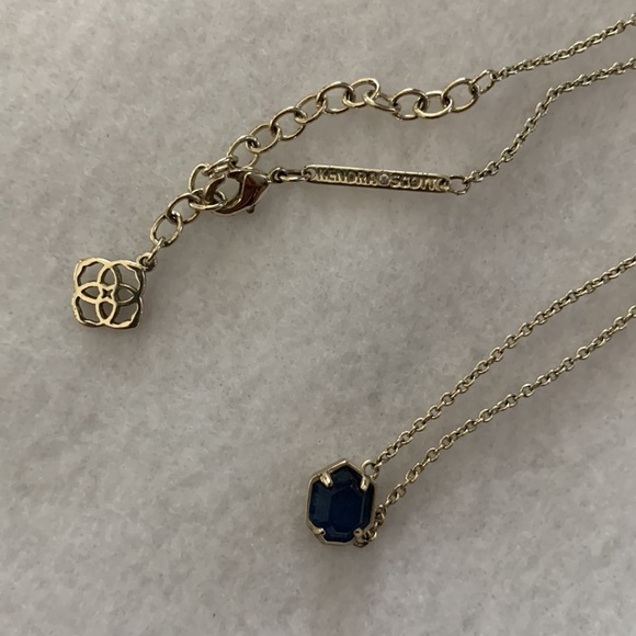 EUC Kendra Scott Mabel heptagon necklace in gold with navy cat eye stone - Picture 2 of 3